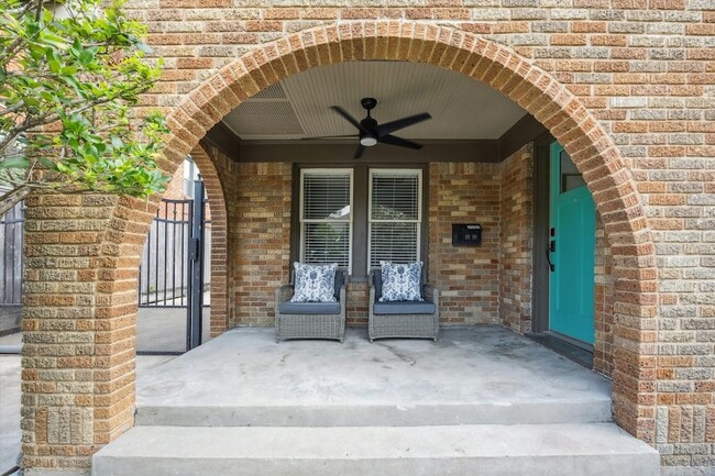 Photo - 1935 W McKinney St House