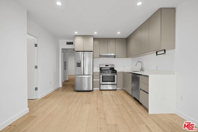 Foto del edificio - 11795 Gateway Blvd