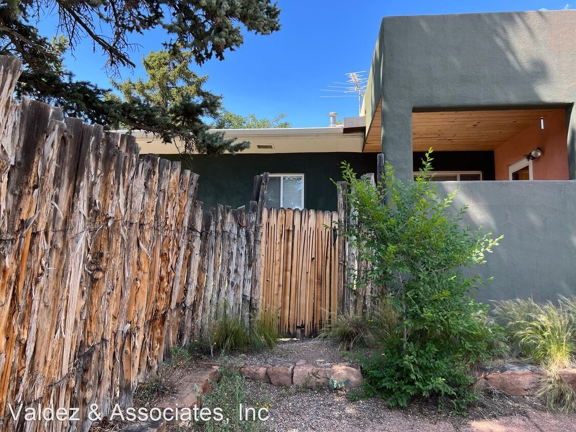 Primary Photo - 2 br, 1 bath House - 201 Alamo Dr.