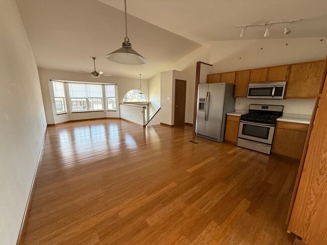 Building Photo - 3056 Valley Oaks Dr