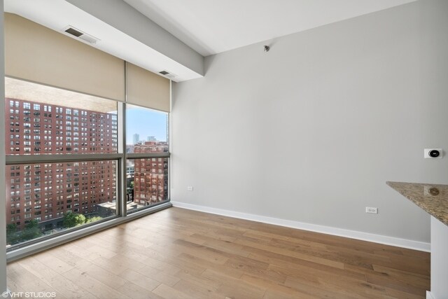 Foto del edificio - 303 W Ohio St