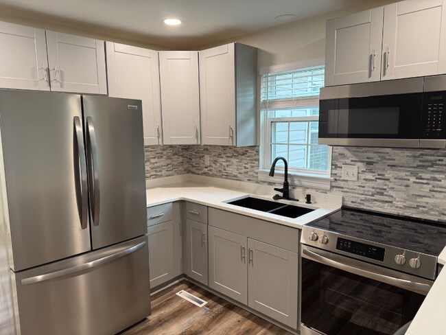 Foto del edificio - 2429 Crowncrest Dr
