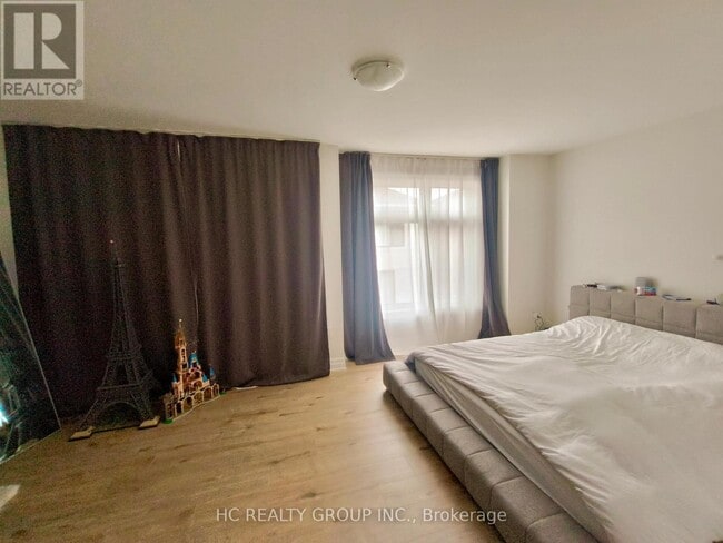 Building Photo - 33 Thomas Armstrong Ln