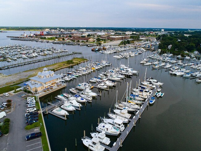 Foto del edificio - The Port at East Beach Apartments and Marina