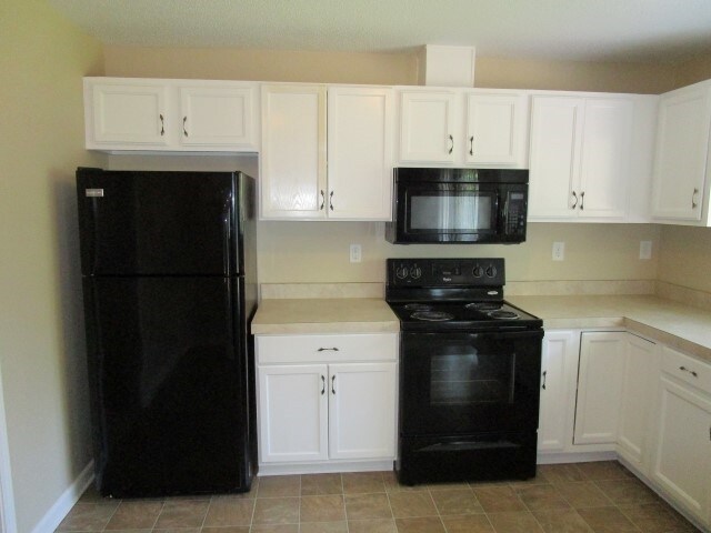 Building Photo - 2580 Big Oaks Drive SW