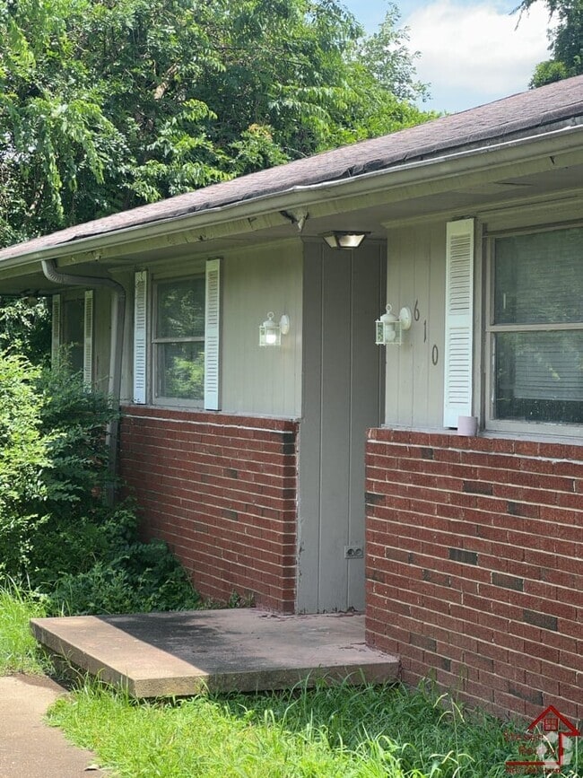 Building Photo - 610 Mooremont Terrace