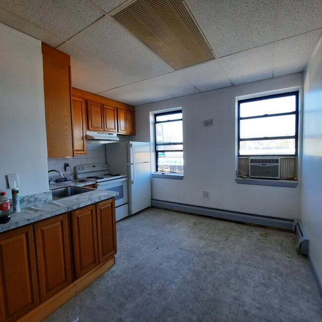 Kitchen - 282 E 3rd St