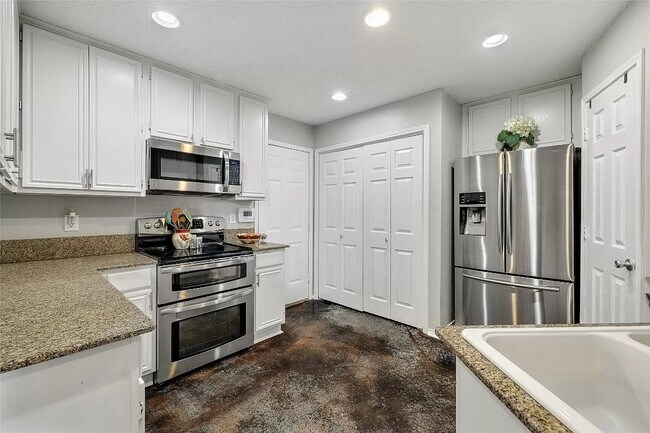 Kitchen - 2956 S Bend Dr