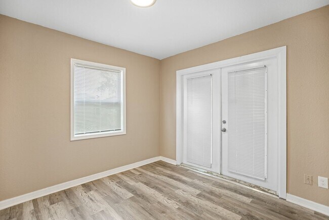 Foto del edificio - 2 bedroom 1 bath with porch