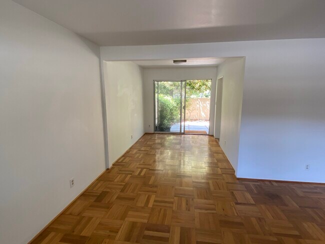 Comedor - 5414 Village Grn