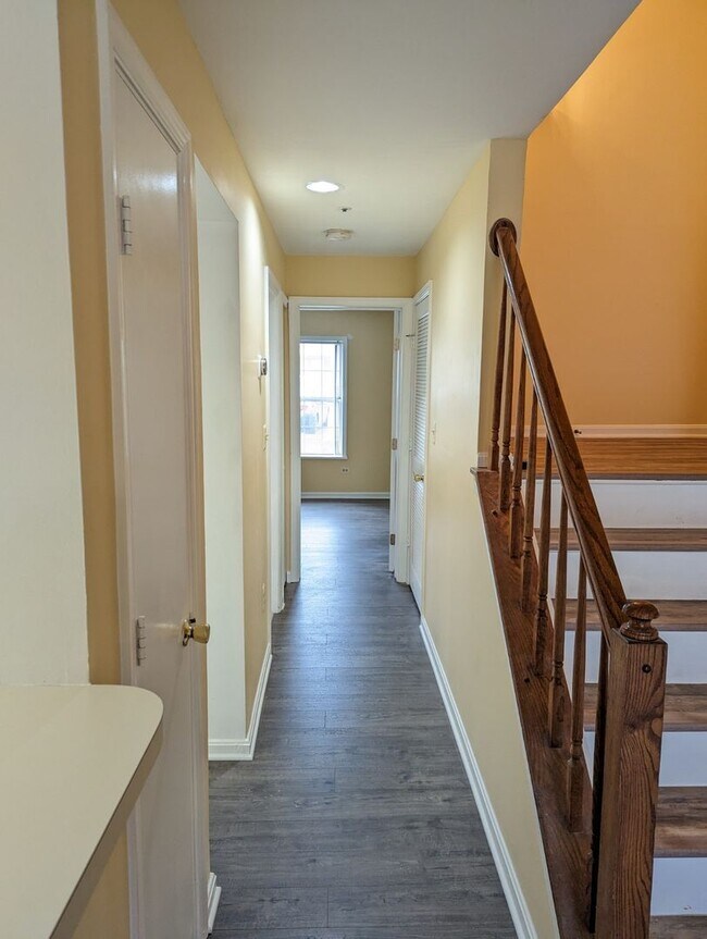 Building Photo - Extremely well cared for ground level cond...