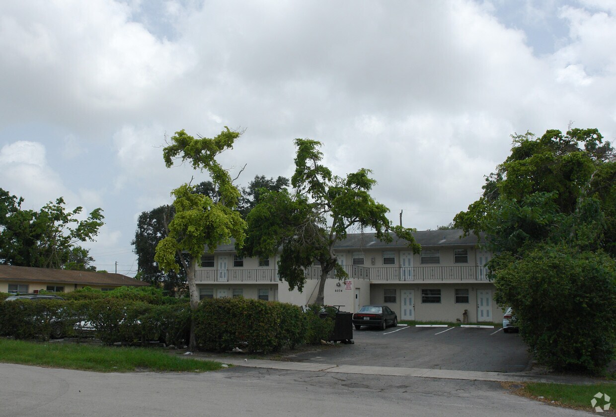 Building Photo - 6034 Arthur St