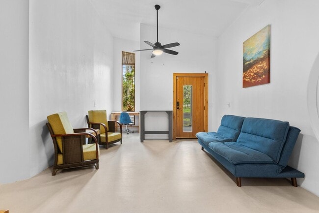 Building Photo - 3 Bedroom / 2.5 Bath Home with 20 Acres of...