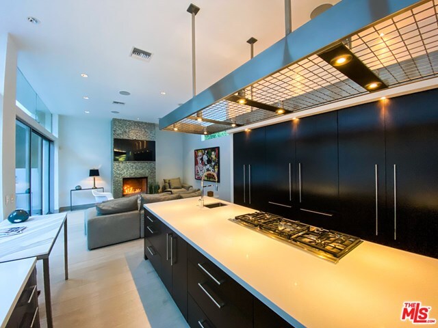 Foto del edificio - 2241 Bowmont Dr