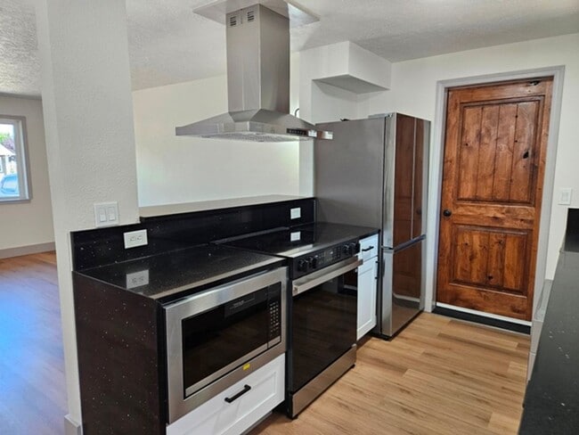Foto del edificio - 3Bd/1.5Ba Single Story Home - For viewing!