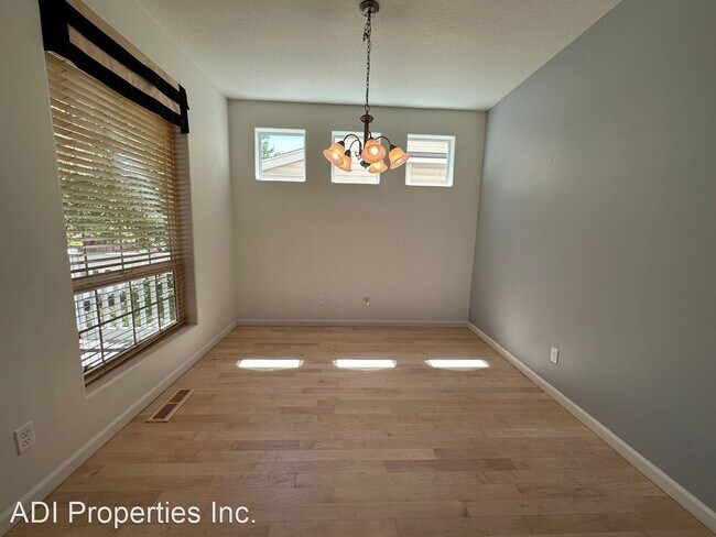 Building Photo - 4 br, 2.5 bath House - 1575 NE 103rd Ave