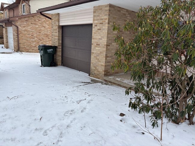 Building Photo - 2521 List St NW