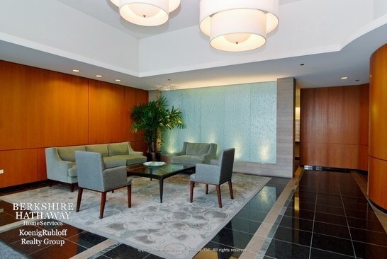 Building Photo - 420 E Waterside Dr