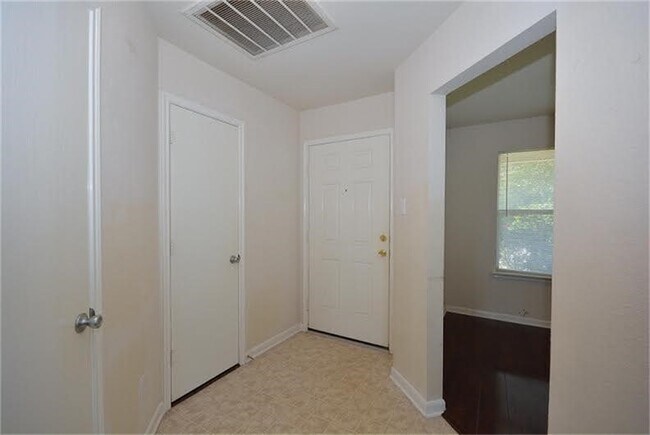 Foto del edificio - 8106 Arrington Forest Ln
