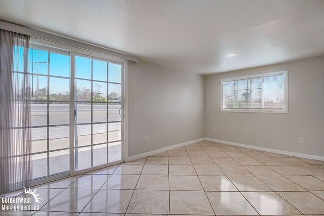 Building Photo - Comfortable Studio 1Ba with Private Deck i...