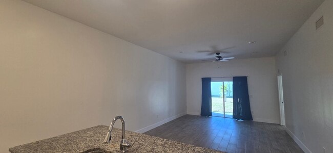 Building Photo - Duplex for rent