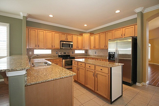 Building Photo - Gorgeous Home With A Pool In Mary Esther