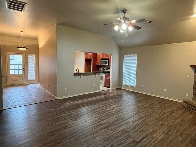 Building Photo - Great 3 Bed 2 Bath Home in Coffee Creek!!