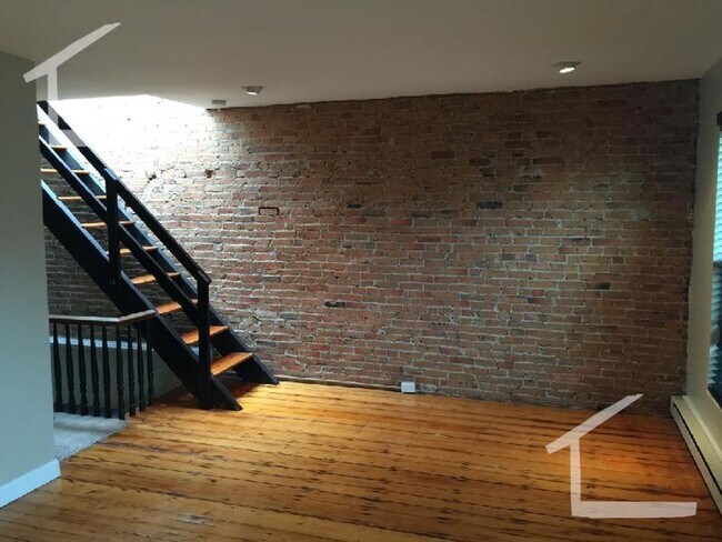 Building Photo - Luxurious South End 1 Bed W/ HUGE Private ...
