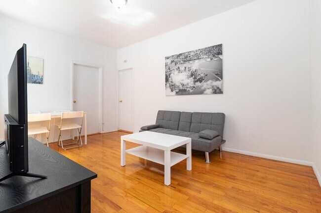 Foto del edificio - 334 E 94th St