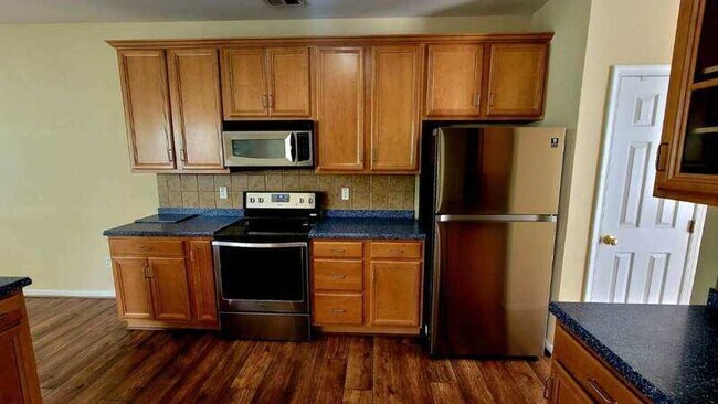 Building Photo - 864 Parkland Pl