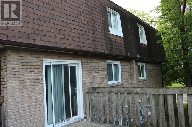 Building Photo - 320 Blackthorn St