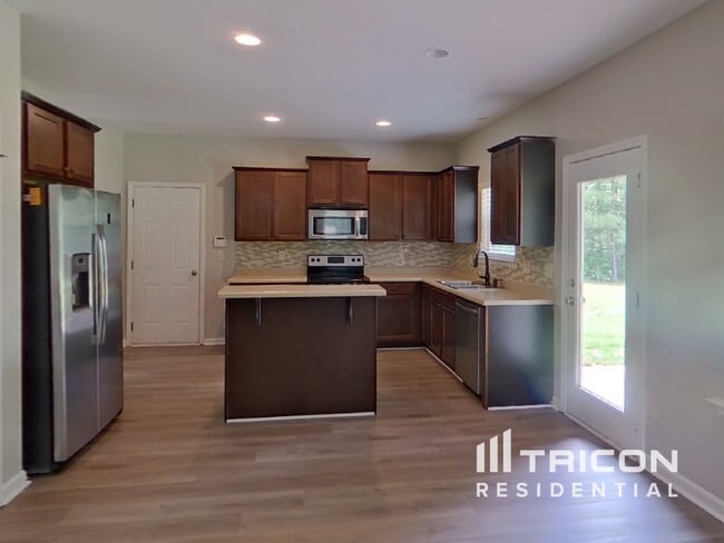 Building Photo - 155 Hickory Hills Dr