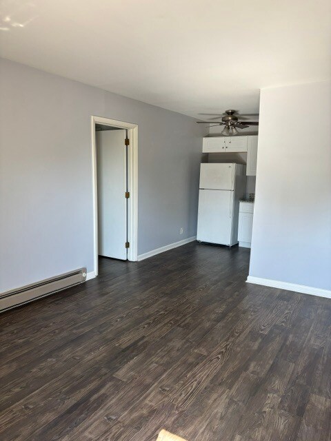 Sala de estar - 2601 Hillsboro Pike