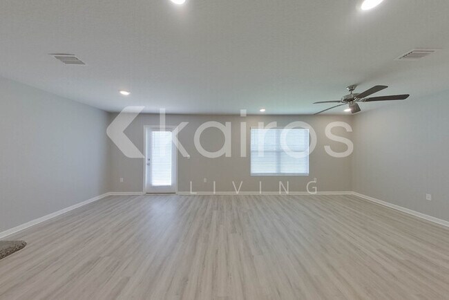 Foto del edificio - 416 Monarch Ln