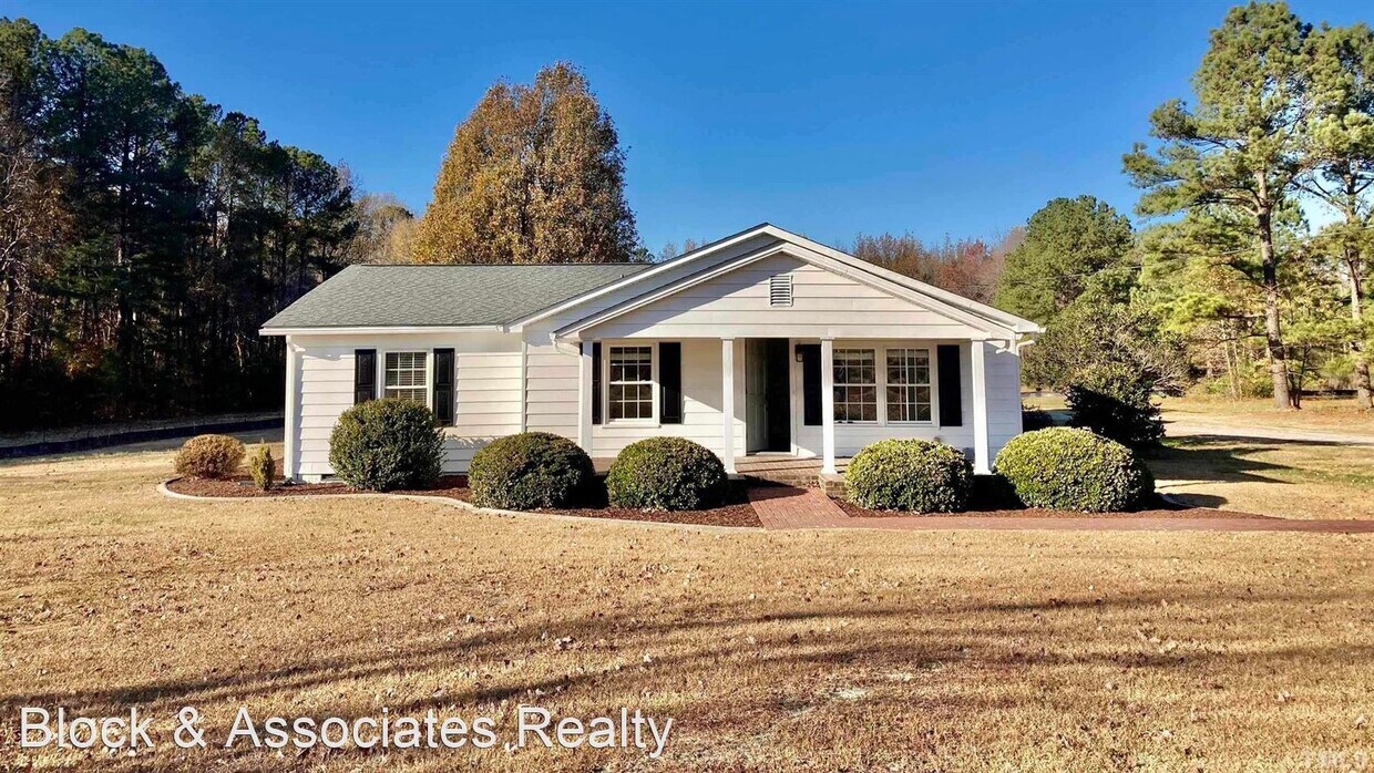Primary Photo - 4 br, 2 bath House - 709 N Main St
