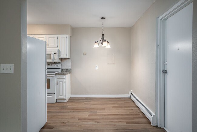 Building Photo - Beautiful 2bd Condo close to Downtown Moline