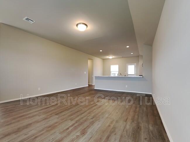 Building Photo - 1110 Raven Dr