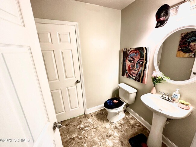 Foto del edificio - 525 Blades Ave