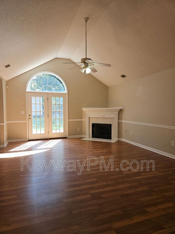 Building Photo - 3920 Nantucket Cir
