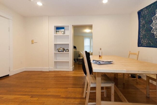 Foto del edificio - Modern Brookline 3bed / 1bath apartment on Saint Paul St near Boston University