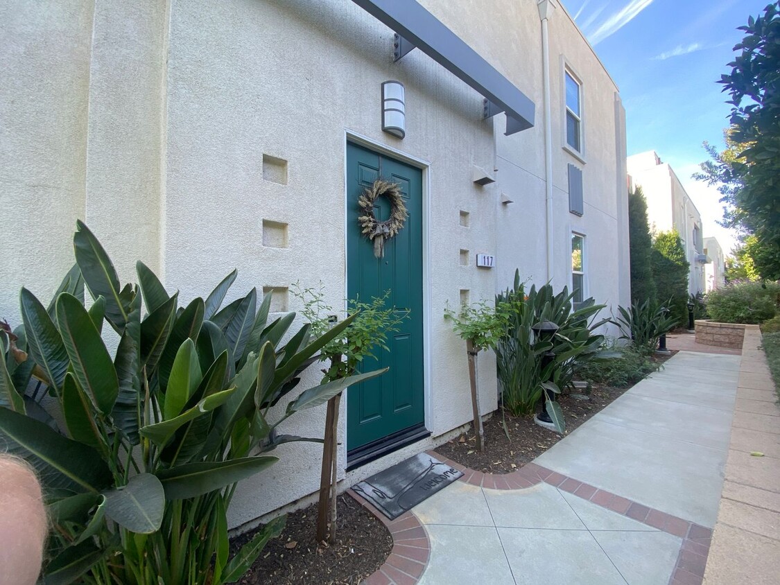 Foto principal - Downtown Upland Condo for Lease