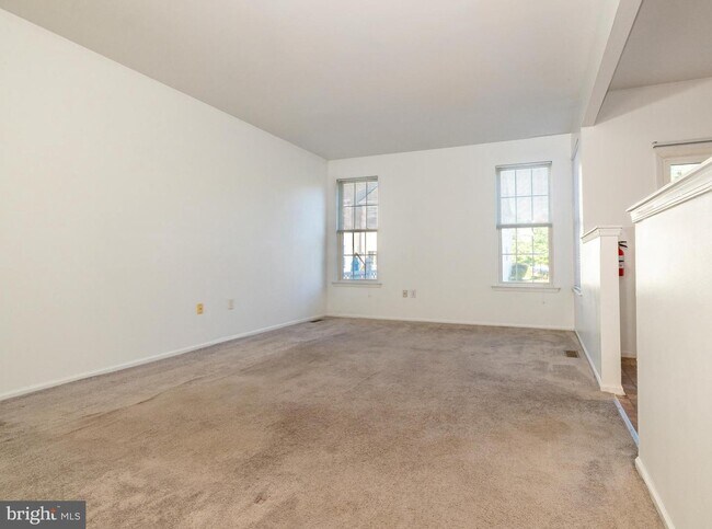 Building Photo - 161 Rittenhouse Dr