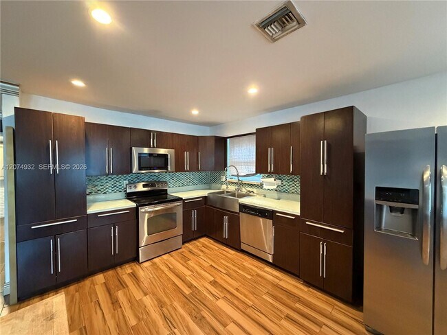Foto del edificio - 56 NW 39th St