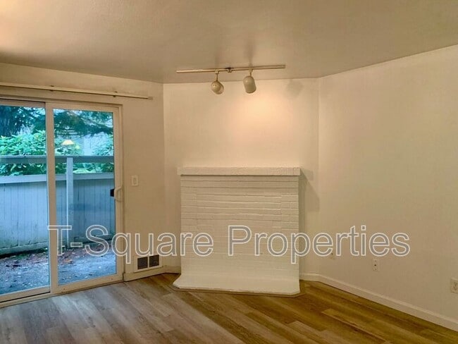 Building Photo - 14200 NE 171st St