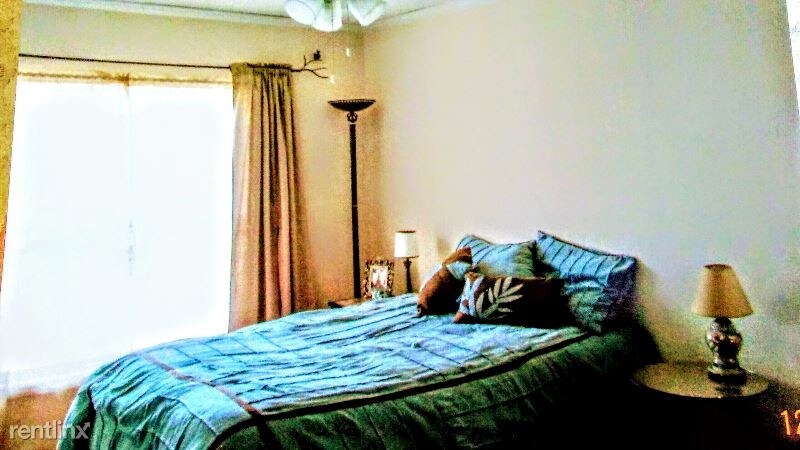 Foto del edificio - 1 br, 1 bath House - McIntosh and Beneva