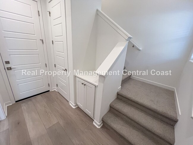 Building Photo - AVAILABLE NOW - Brand New Townhome in SLO ...