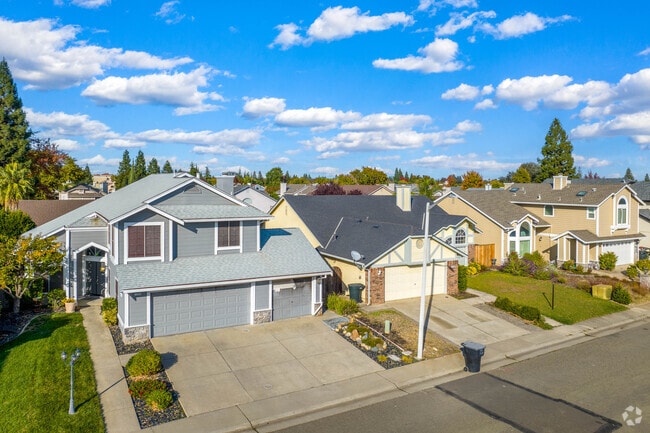 One and two story homes are common in Hilltop Circle.
