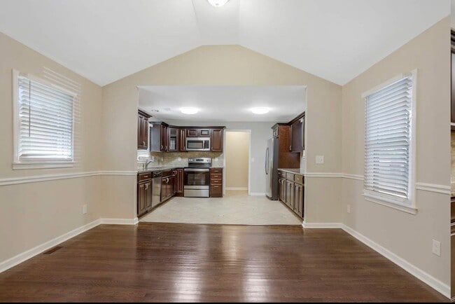 Building Photo - 2740 Bonnybrook Dr SW