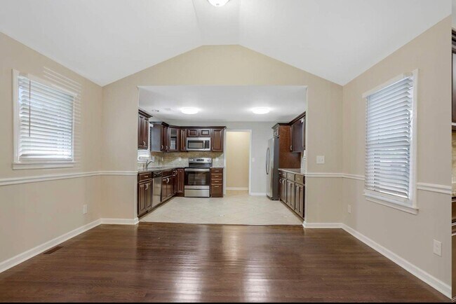 Foto del edificio - 2740 Bonnybrook Dr SW