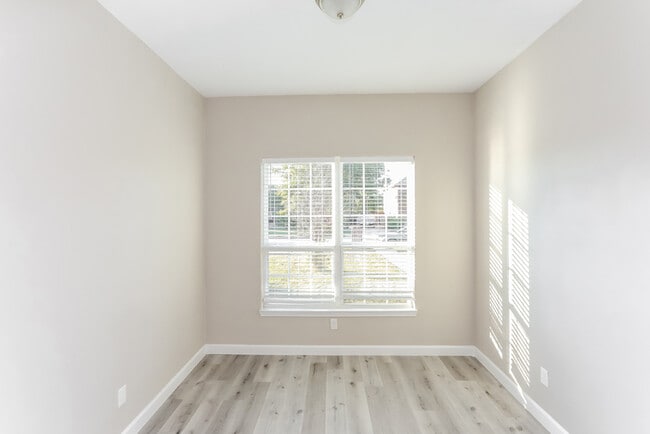 Building Photo - 721 Shady Meadow Ln